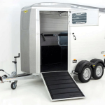 Humbaur Pferdeanhänger Notos Alu 2700 S, silber, Frontausstieg