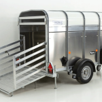 Ifor Williams Schaf-und Kälberanhänger P8G 124 x 250 cm Höhe 153 cm 1,4t